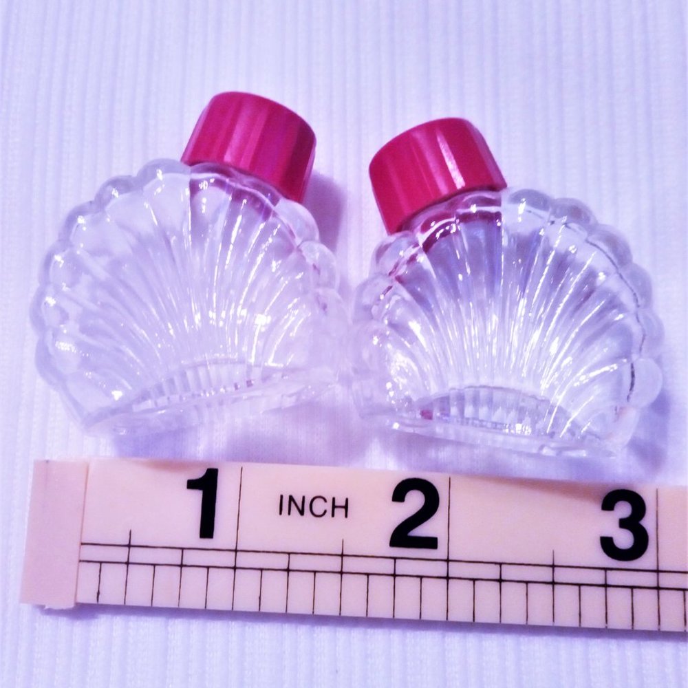 MINI 1940-50s Salt and Pepper Shakers